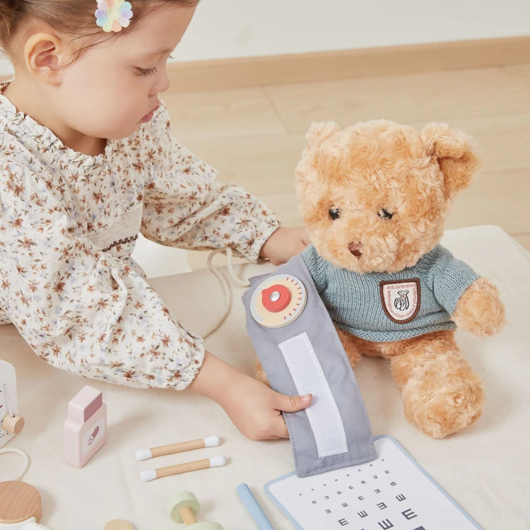 Walizka zestawu lekarskiego Viga Toys otwarta, pokazująca wszystkie 10 elementów akcesoriów