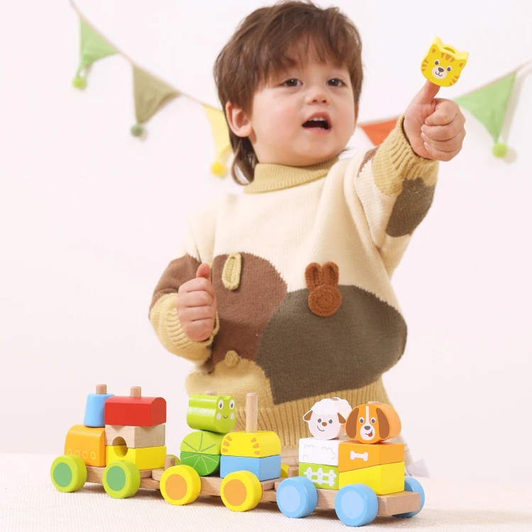Widok zestawu drewnianego pociągu Viga Toys z rozłożonymi wagonikami i klockami