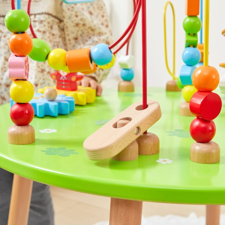 Stabilna konstrukcja stolika edukacyjnego Viga Toys z rozchylonymi nóżkami