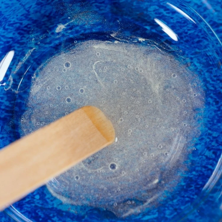 Przykład świecącego slime’u wykonanego z zestawu Crazy Science Slime Lisciani