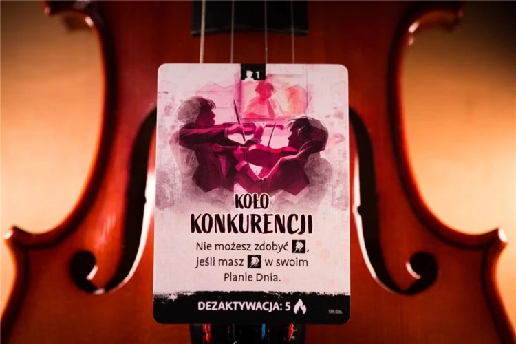 Zestaw kart i elementów gry karcianej Bohema Portal Games - widok z góry