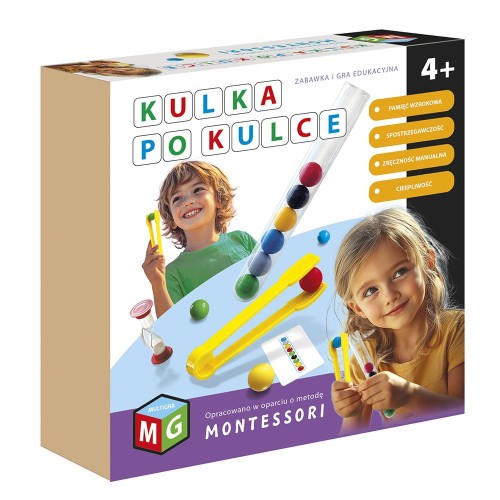 Zbliżenie na kolorowe kulki i kartę ze wzorami w grze Kulka po kulce MULTIGRA