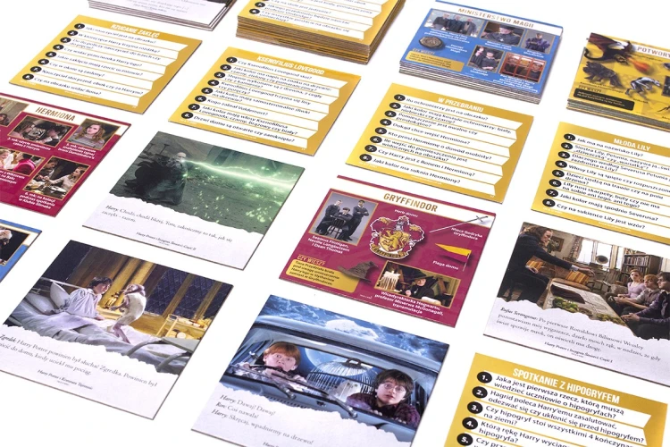 Karty gry BrainBox Harry Potter REBEL - widok z bliska na ilustracje i pytania