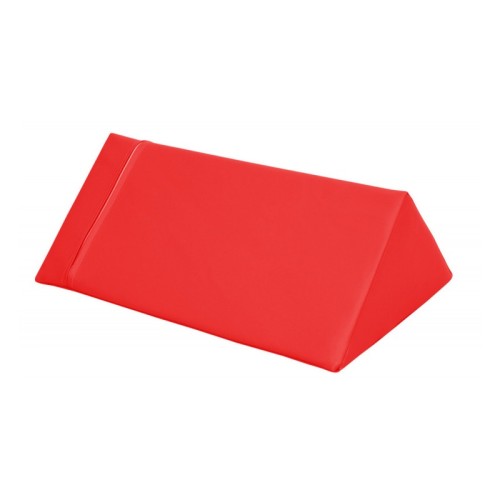 Trójkąt średni 60 x 30 x 30 cm ustawiony jako podpórka i element toru przeszkód, widok z perspektywy użytkownika