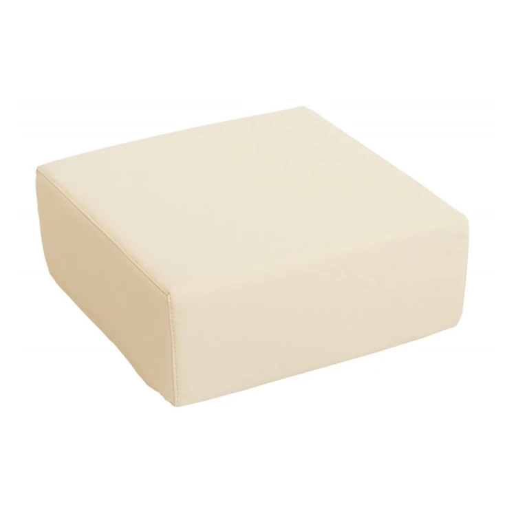 Pufa KWADRAT 39,5 x 39,5 x 15 cm w aranżacji wnętrza; pokazano proporcje i praktyczne zastosowanie jako niskie siedzisko