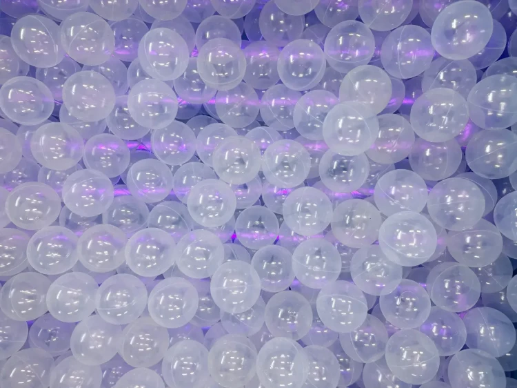 basen-podswietlany-led-narozny-200-x-200-x-60-cm-z-2500-pileczkami-basen-sensoryczny-snoezelen-paktoo-pl-8.webp