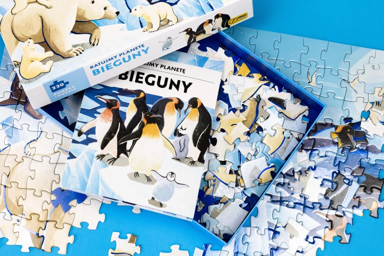 Układanie puzzli Bieguny - dzieci podczas zabawy i nauki