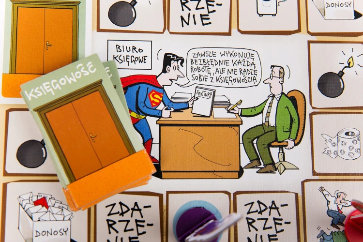 Kostka, klepsydra i żetony z zestawu gry Korporacja MDR art pap