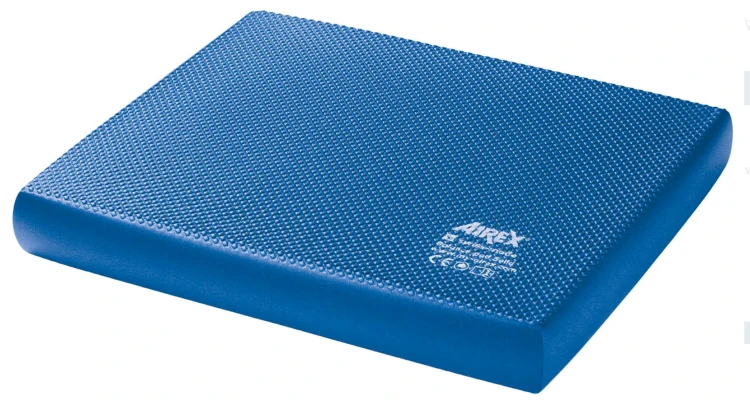 Twarda poduszka równoważna Balance-pad Solid marki AIREX w kolorze Royal Blue, widok z góry