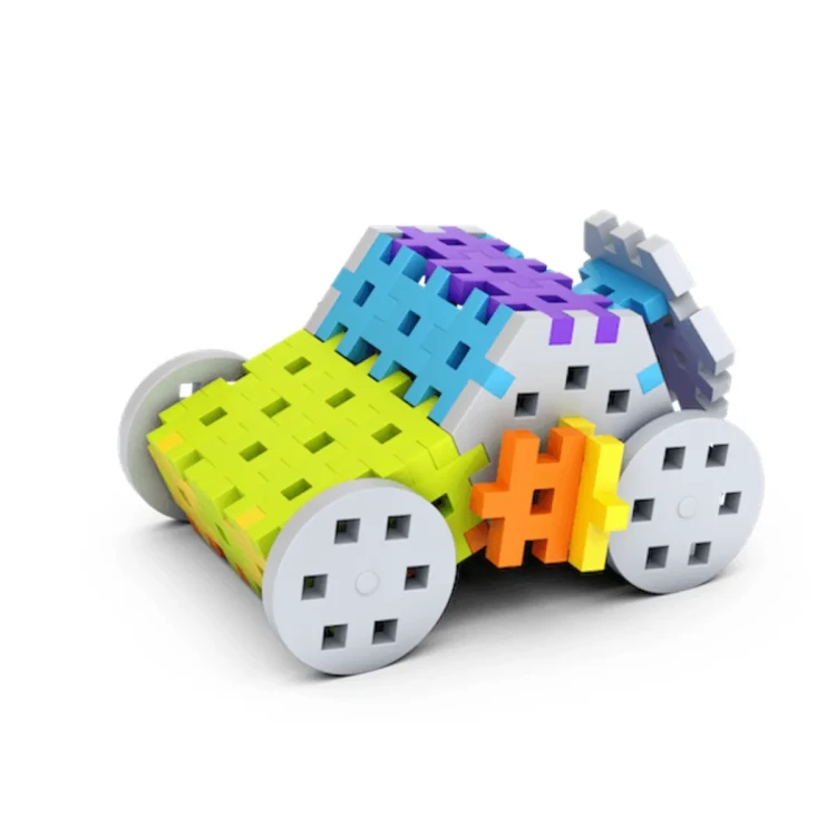 Kolorowe klocki konstrukcyjne Basic Constructor w trakcie budowy konstrukcji 3D