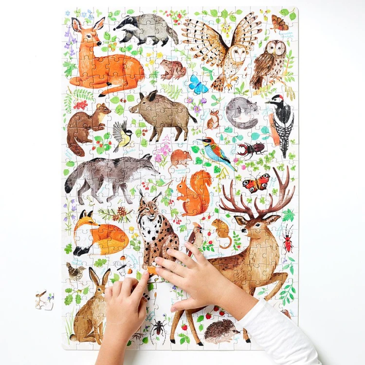 Szczegółowa ilustracja zwierząt leśnych na plakacie edukacyjnym do puzzli Dzika przyroda Bright Junior Media