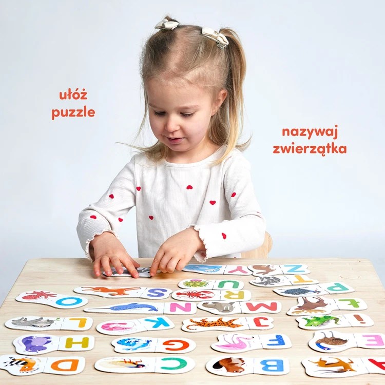 Zbliżenie na elementy puzzli do pary Literki Bright Junior Media – duże litery i zwierzątka