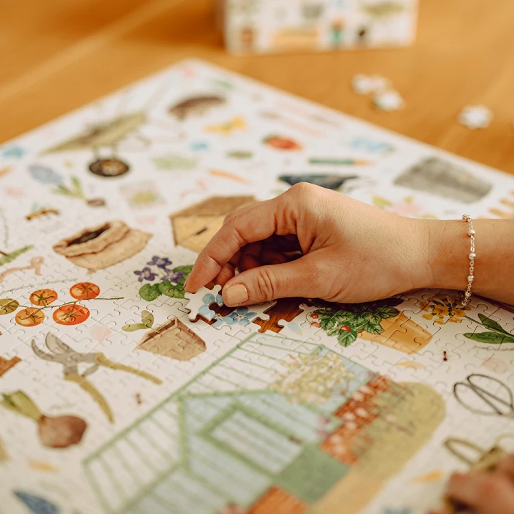 Widok ułożonej części puzzli Puzzlove Ogródki działkowe 1000 elementów Bright Junior Media