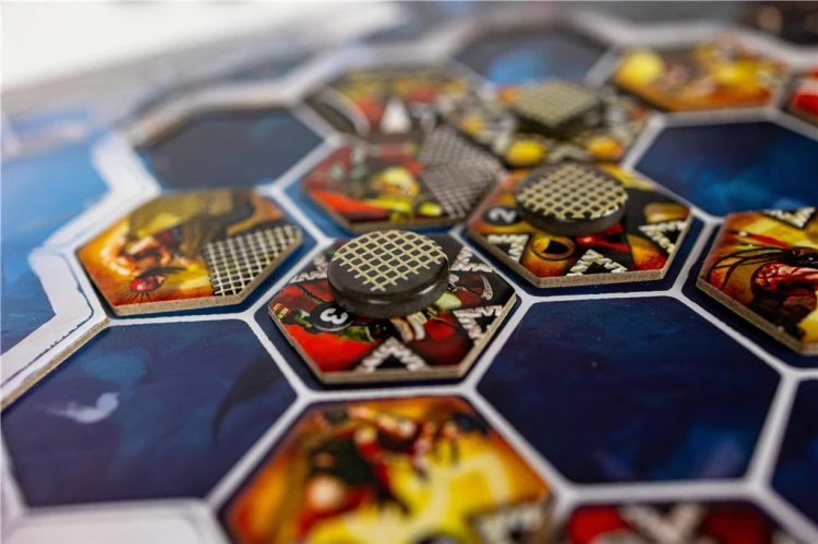 Plansza do gry Neuroshima Hex z widocznymi polami i jednostkami