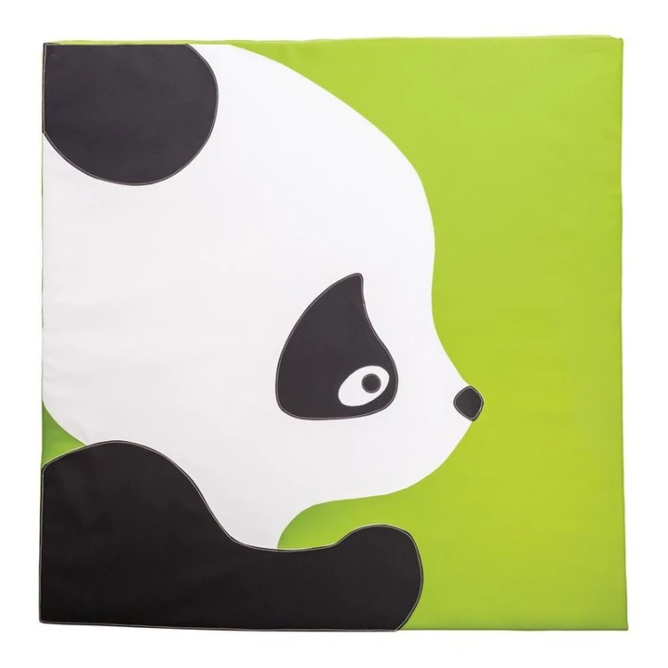 Materac Tatami Panda ustawiony na podłodze; widoczna powłoka antypoślizgowa oraz estetyczne wykończenie krawędzi