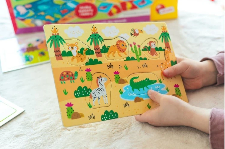 Zestaw Carotina Baby marki Lisciani z 60 edukacyjnymi grami dla najmłodszych dzieci