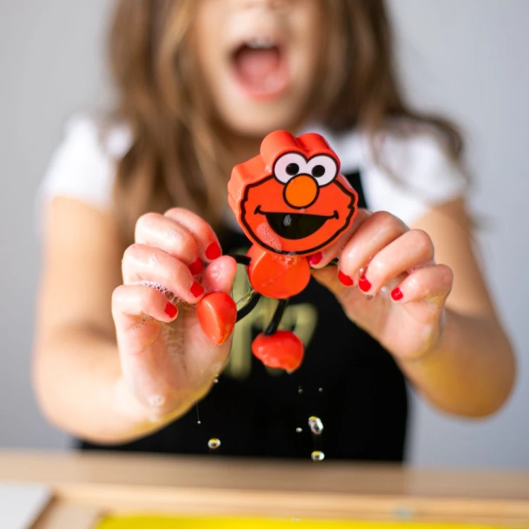 Elmo Glo Pals z kostkami LED do świecących zabaw w wodzie i podczas kąpieli