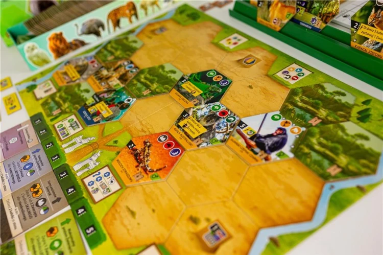 Rezerwat Portal Games – elementy do układania zoo i planowania kombinacji kafelków