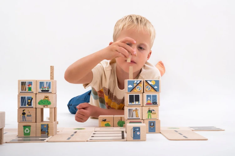 Zestaw klocków drewnianych CITY z nadrukami do budowy tuneli i mostów w miniaturowym mieście