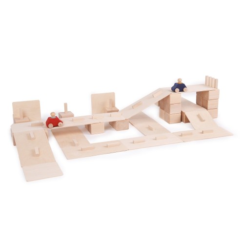 Zbliżenie na elementy zestawu naturalnych klocków drewnianych 68 pcs do konstrukcji
