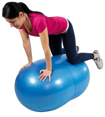 Gymnic Physio Roll Plus w użyciu podczas sesji Pilates, obrazujący pracę mięśni głębokich i kontrolę ruchu