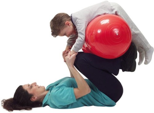 Gymnic Physio Roll widok z boku na neutralnym tle, dobrze widoczny charakterystyczny kształt fasolki przydatny do ćwiczeń stabilizujących