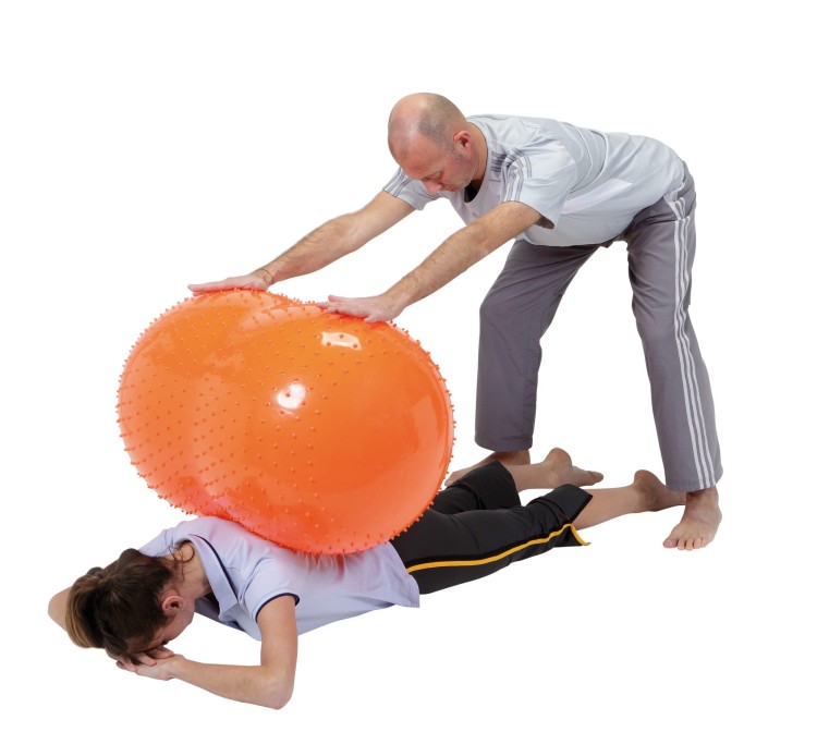 Ujęcie piłki fasolki prezentujące długość 80 cm i proporcje względem maksymalnej średnicy 50 cm, bez napompowania