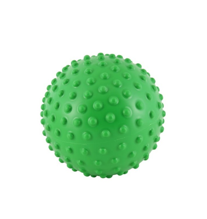 Gymnic Aku Ball pokazana w kontekście terapeutycznym: twardsza piłka sensoryczna z wypustkami i jednolitym kolorem
