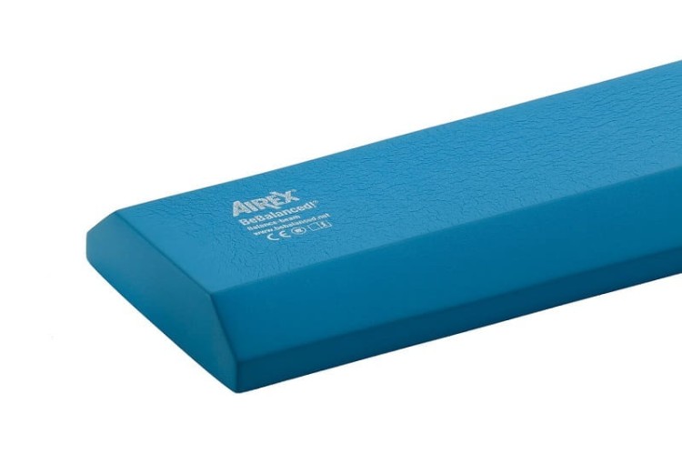 Równoważnia Airex Balance-beam — widok z boku pokazujący długość 162 x 24 x 6 cm i płaską powierzchnię do ćwiczeń