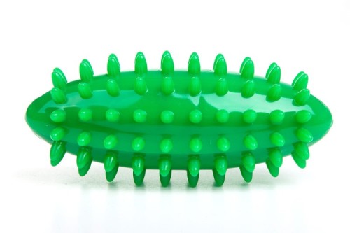 Kompozycja owalu sensorycznego Weplay w dłoni użytkownika pokazująca proporcje i praktyczny chwyt 5 x 11 cm
