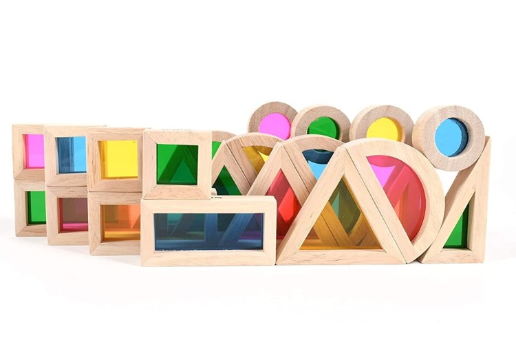 Zestaw klocków sensorycznych z widoczną fakturą drewna kauczukowego i kolorowymi wkładkami