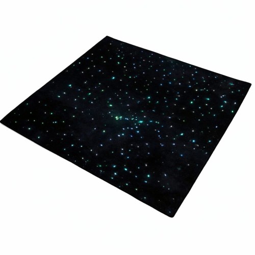 Sensoryczny dywan 100 × 100 cm prezentowany w ciemniejszym pomieszczeniu z widocznym efektem gwiaździstego nieba