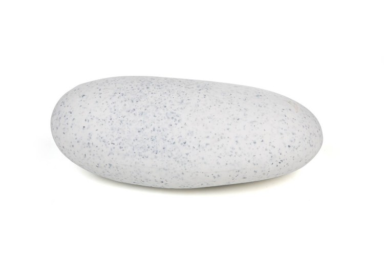 Zbliżenie na mały biały kamień rzeczny o wymiarach 260 x 194 mm i wysokości 142 mm, pokazujące szczegóły faktury