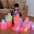 Ułożone klocki sześcienne w dwóch rozmiarach z różnymi kolorami światła, pokaz funkcji świecenia i manipulacji