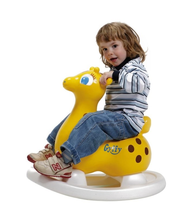 Skoczek Gymnic Gyffy w skali pokazujący proporcje dla dziecka i wysokość siedziska około 30 cm
