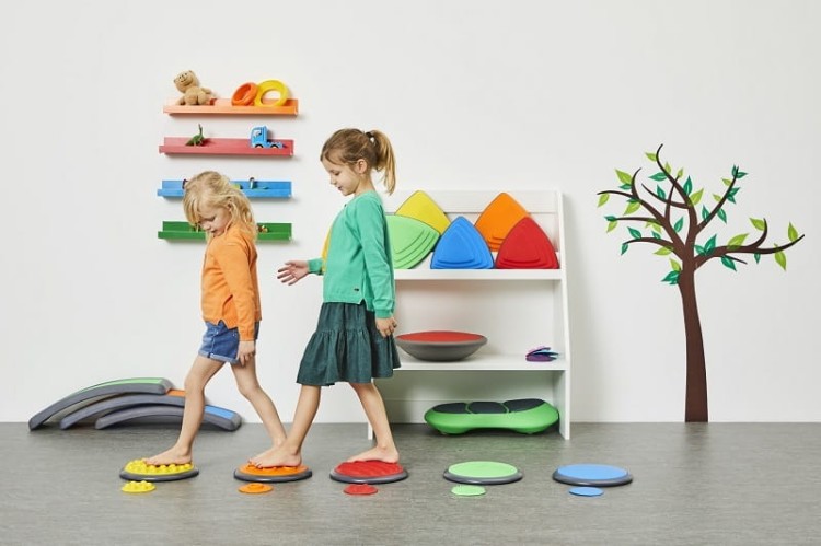 Ujęcie dwóch dysków obok siebie ilustrujące różnicę wielkości Ø 11 cm i Ø 27 cm oraz fakturę powierzchni