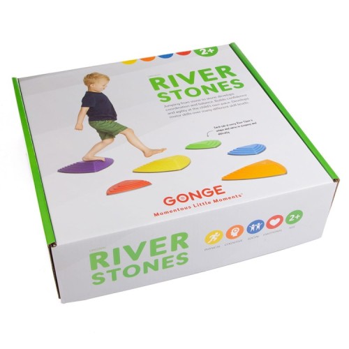 Widok z góry na cały zestaw 6 kamieni Gonge River Stones; różne rozmiary i kształty ułożone w tor równowagi