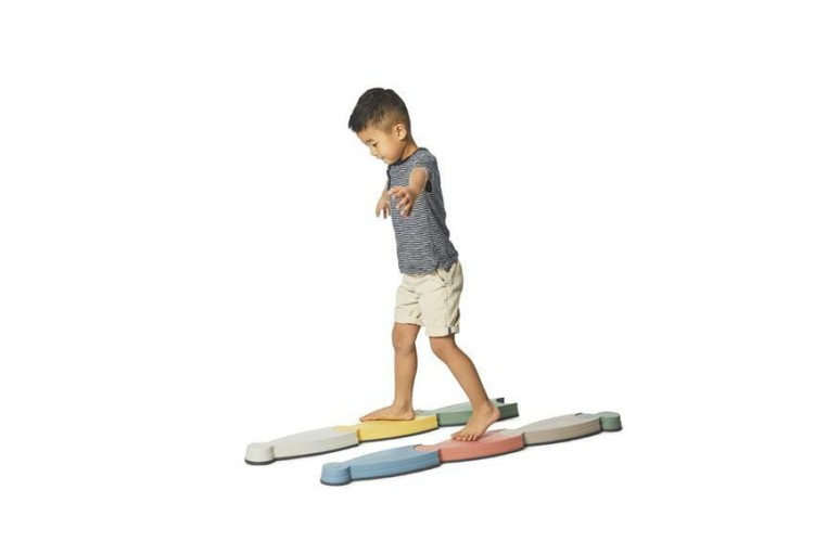 Porównanie rozmiarów — łącznik długość 16 cm obok standardowego elementu długości 35,5 cm