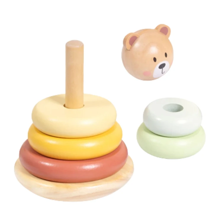 Drewniana piramidka TOOKY TOY w pastelowych kolorach z główką misia widziana z góry