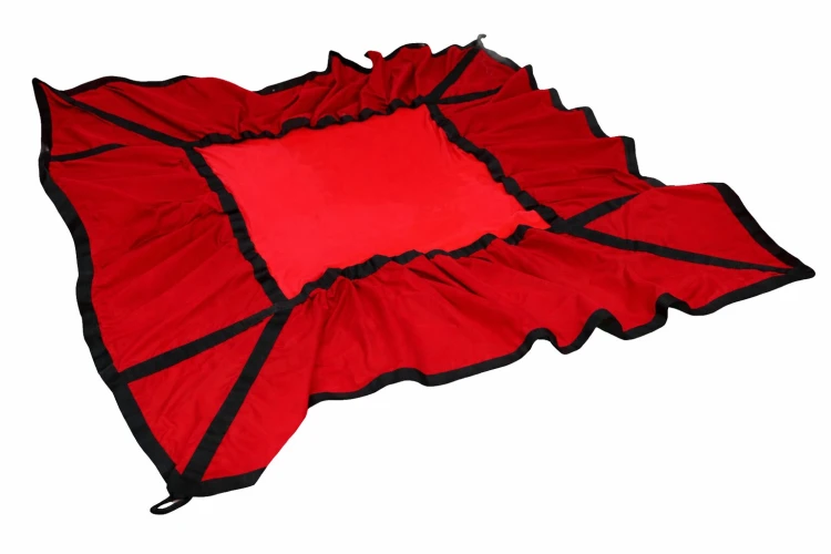 Trampolina terapeutyczna model 2 używana w sali integracji sensorycznej podczas ćwiczeń równowagi i naprzemiennych zadań