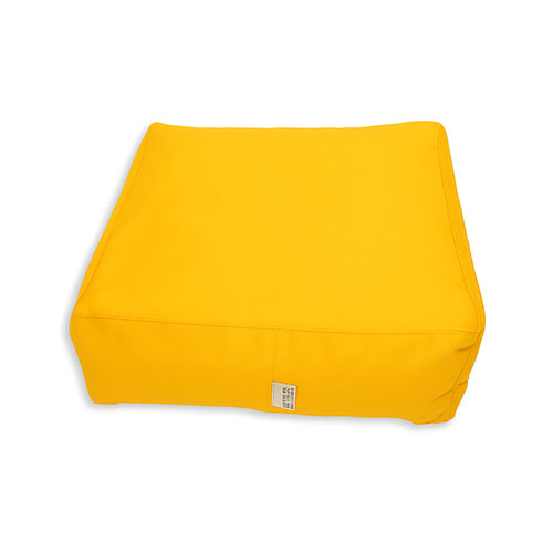 Pufka sensoryczna — ujęcie ogólne pokazujące kształt kwadratu 40 × 40 cm i wysokość 20 cm w kontekście pokoju