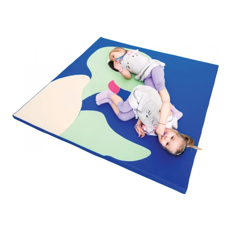 Perspektywa boku materaca Tatami Żółw 140×140×5 cm pokazująca miękką warstwę pianki i powłokę antypoślizgową