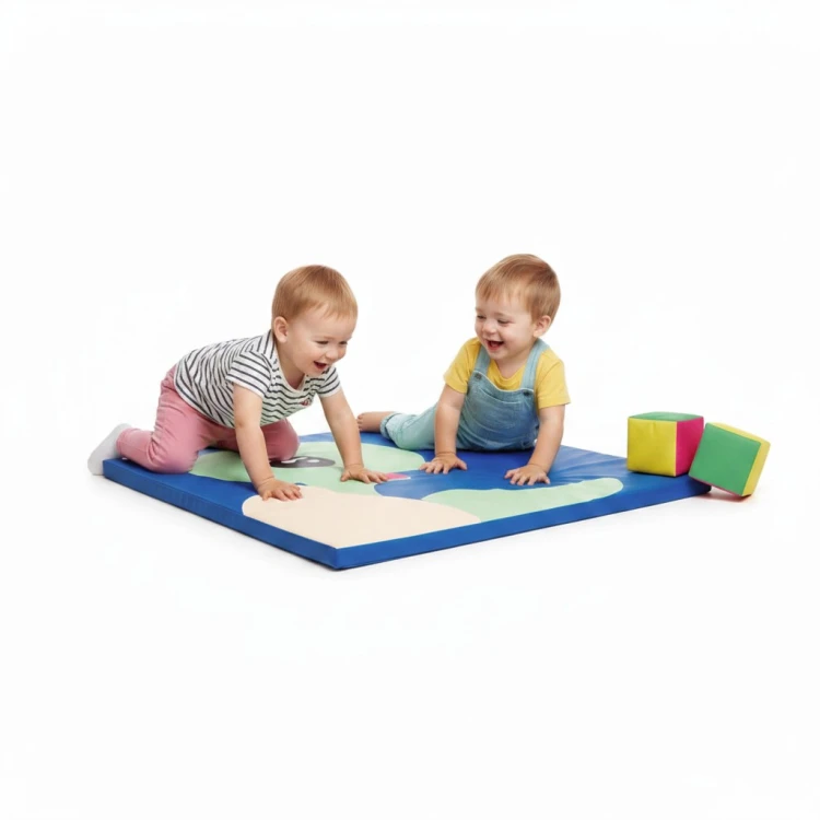 Materac piankowy Tatami Żółw 140×140×5 cm w aranżacji kącika przedszkolnego z widocznym motywem żółwia