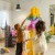Zestaw TUKI Builder rozłożony na podłożu wodoodpornym; elementy przypuszczalnie nadające się do zabawy w wilgotnym środowisku