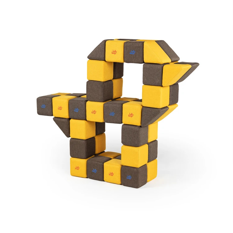 Konstrukcja wykonana z klocków JollyHeap ukazująca stabilność połączeń i prostotę montażu elementów