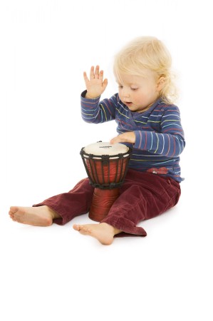 Mini bęben djembe 4 1/2 cala wykonany z litego mahoniu z ręcznie selekcjonowaną skórą kozią, idealny dla dzieci od 3 lat