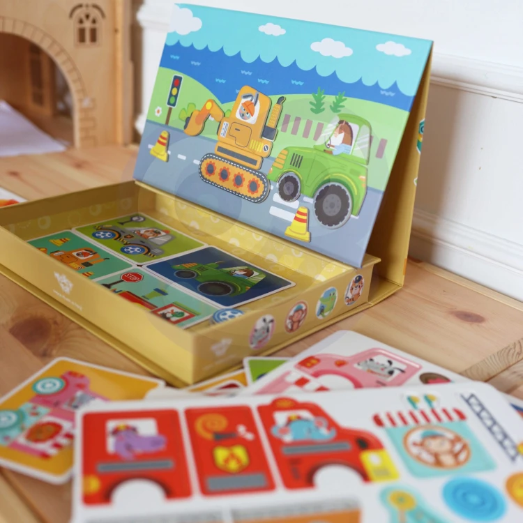 Specjalna platforma do układania magnetycznych elementów TOOKY TOY — widoczne pola i zwierzątka