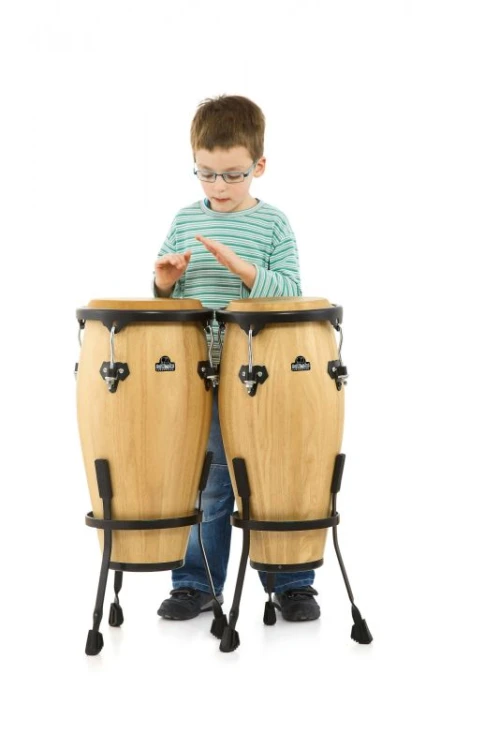 Widok detali drewnianych kong NINO Wood Conga Set 8 i 9 cali z czarnymi metalowymi okuciami