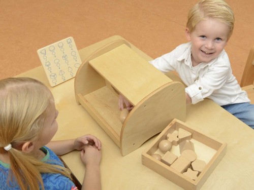 Ujęcie z góry — kolorowe drewniane klocki MASTERKIDZ rozłożone do zabawy sensorycznej
