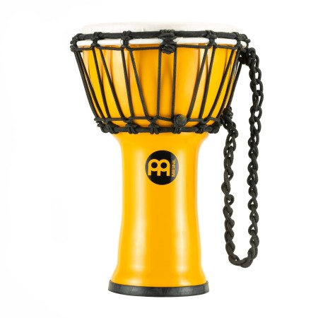 Żółty djembe bęben z syntetycznym naciągiem, ukazany z boku na jasnym tle